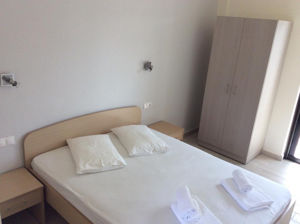 Elena Rooms Плакиас Номер фото